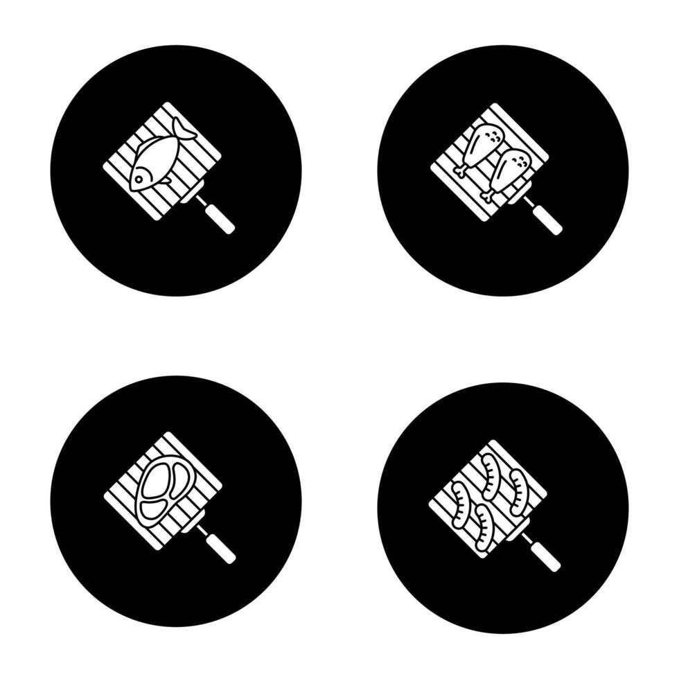 Grill-Glyphen-Symbole gesetzt. Handgrills mit Fisch, Hähnchenkeulen, Fleischsteak und Würstchen. Vektor weiße Silhouetten Illustrationen in schwarzen Kreisen