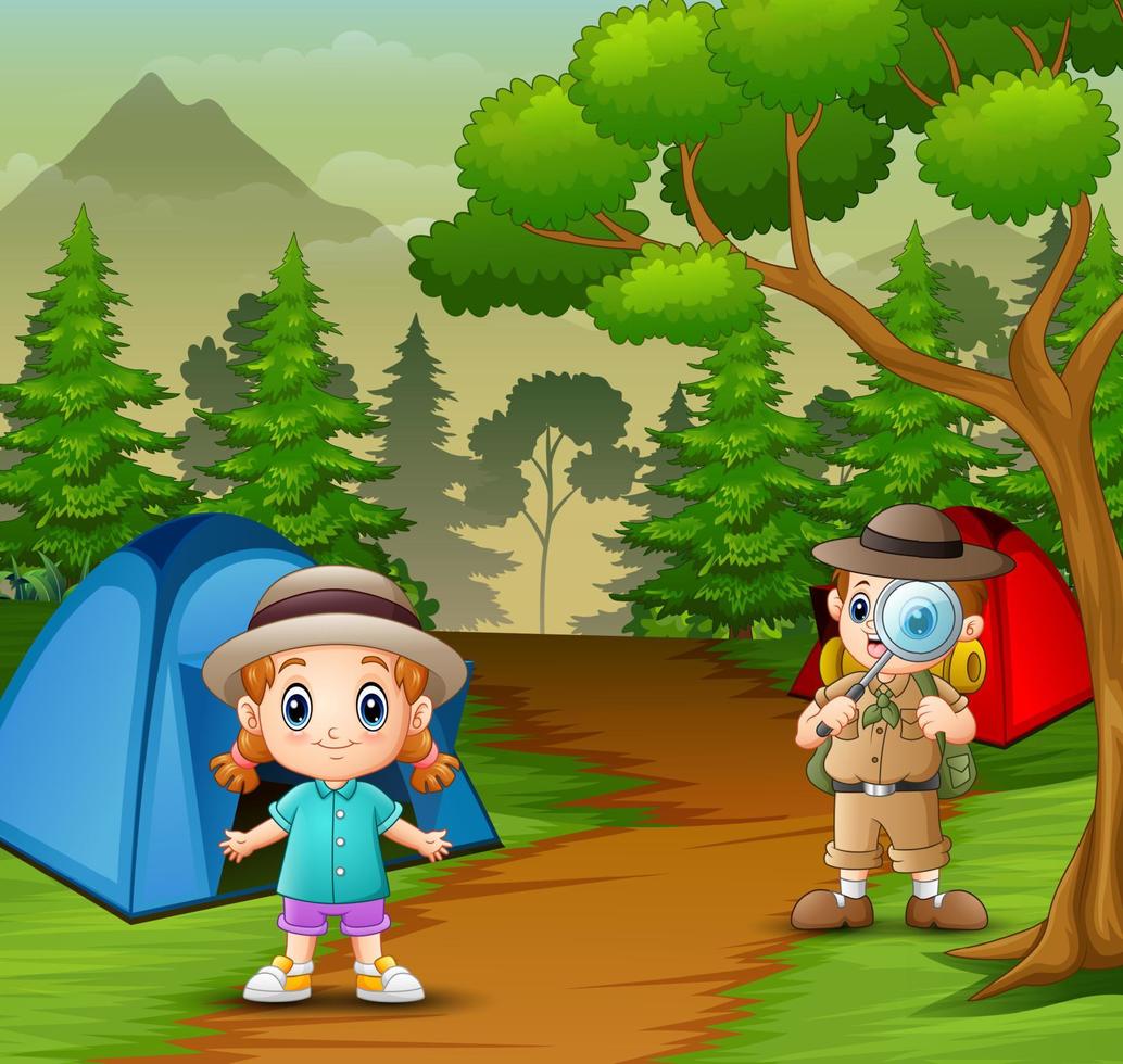 upptäcktsresandepojken med en liten flicka på campingen vektor
