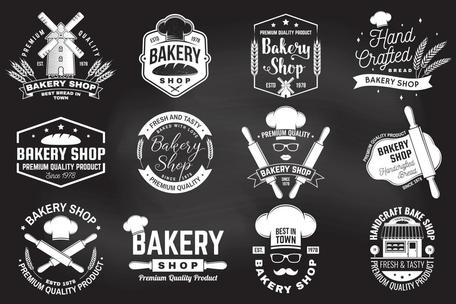 uppsättning bageri butik märke på svarta tavlan. koncept för märke, skjorta, etikett, stämpel. design med väderkvarn, kavel, deg, vete öron siluett. för restaurangidentitet, förpackningsmeny vektor
