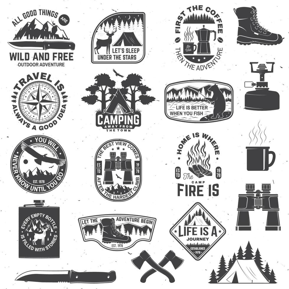 Satz von Outdoor-Abenteuer-Zitaten-Symbol. konzept für hemd oder logo, druck, stempel oder t-stück. Vintage-Design mit Wanderschuhen, Fernglas, Bergen, Fischbär, Hirsch, Zelt und Waldsilhouette vektor