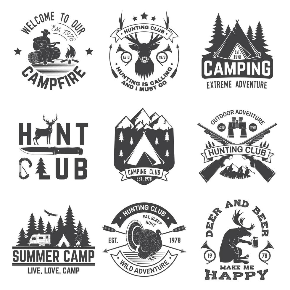 Satz Jagdverein und Wandervereinsabzeichen. Vektor. konzept für hemd, logo, druck, stempel. Vintage-Design mit Wohnmobilanhänger, Campingzelt, Wildschwein, Hirsch und Waldsilhouette vektor