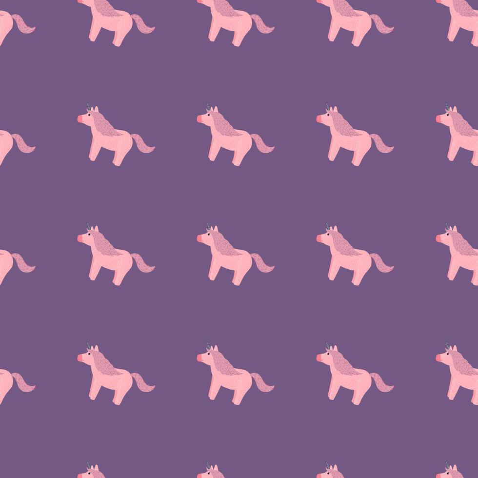 märchenhaftes nahtloses muster mit handgezeichneter pony-einhorn-verzierung. lila Hintergrund. vektor