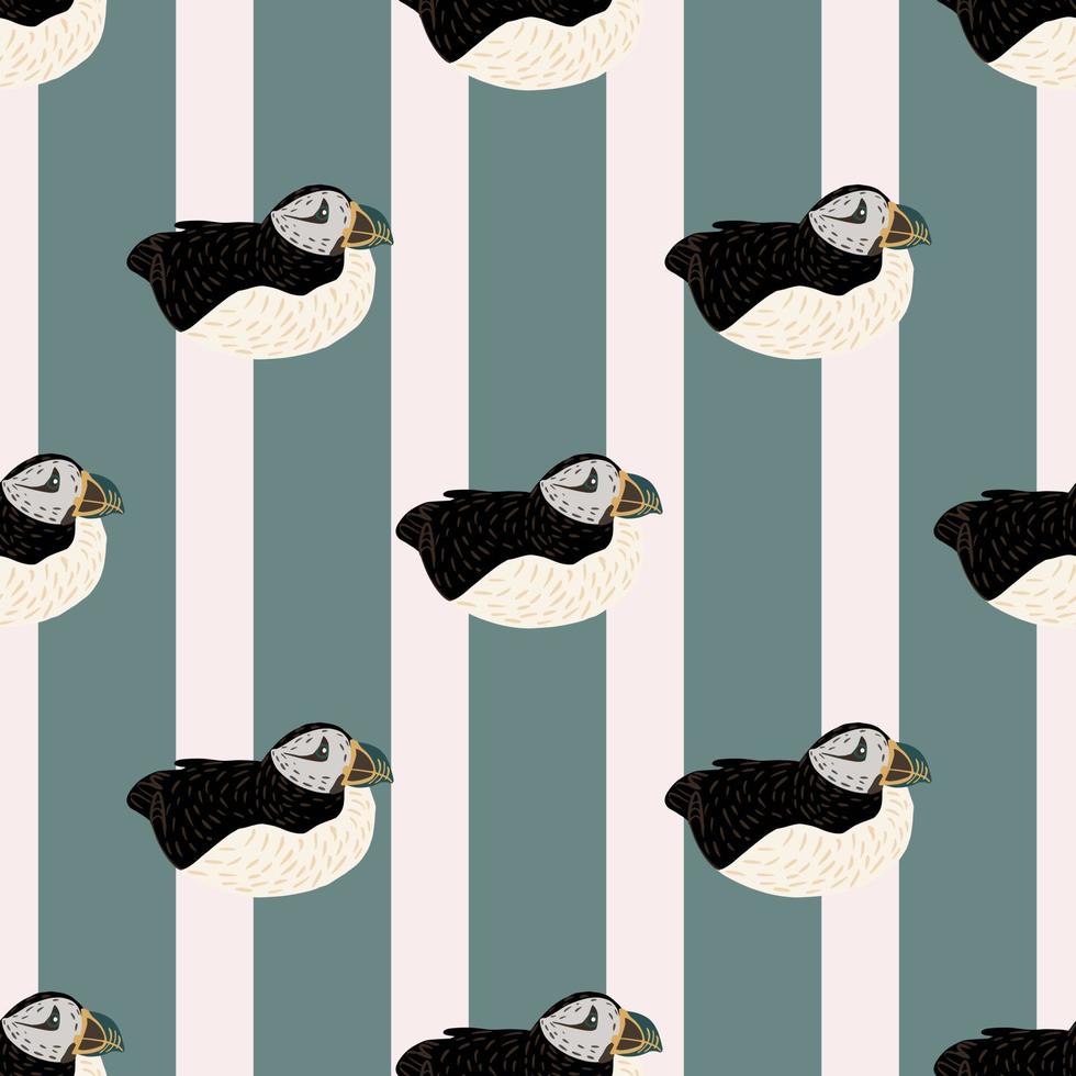 ornitologi seamless mönster med Atlantic lunnefågel svart och vitt färgad prydnad. randig blå bakgrund. vektor