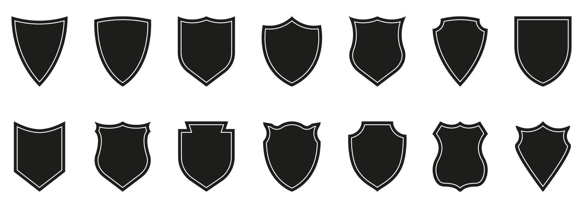 Schild schwarze Silhouette Icon-Set. Virenschutz. zeichen der sicherheit, verteidigungspiktogramm. Symbol für die Sammlung von Verteidigungsemblemen. Polizeiabzeichenform und Fußballaufnäher. isolierte Vektorillustration. vektor