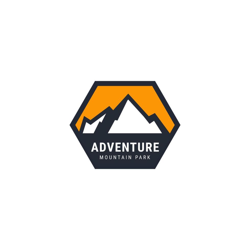 Abenteuer-Abzeichen-Logo-Design-Vektor vektor