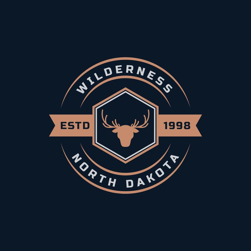 vintage retro-abzeichen für hirsch rentier geweih jagd logo emblem design symbol vektor