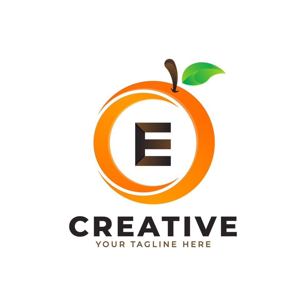 buchstabe e-logo in frischen orangenfrüchten mit modernem stil. Markenidentitätslogos entwerfen Vektorillustrationsschablone vektor
