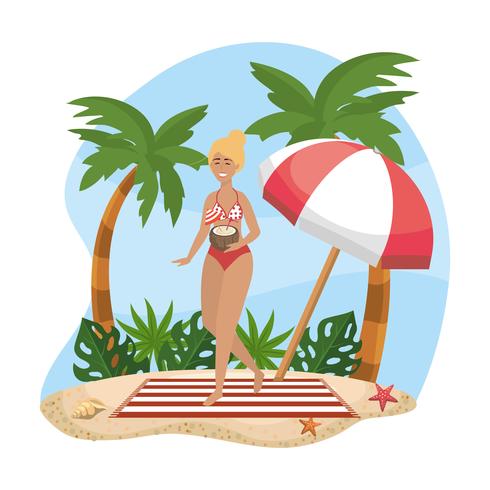 Frau im Bikini mit Kokosnussgetränk auf Strand vektor