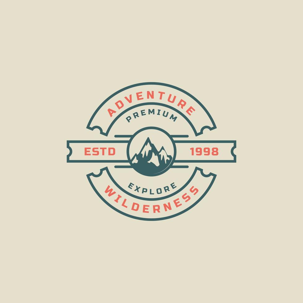 vintage retro-abzeichen camping und outdoor-abenteuer typografie logo vektor design inspiration