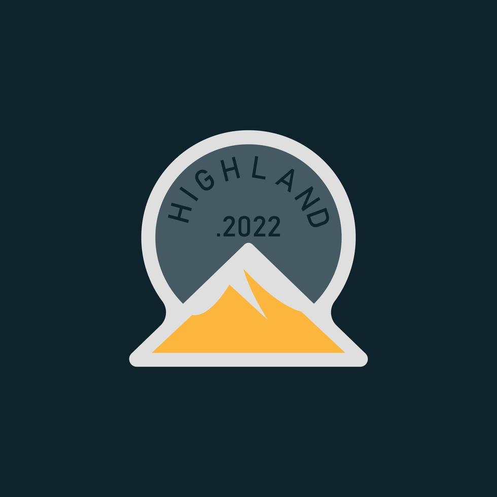 highland logotyp design med berg eller kulle bild vektor