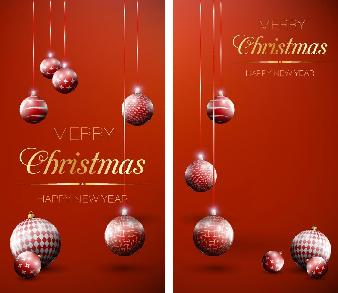 Weihnachtsschmuck, Glaskugeln. weihnachten, neujahrsgrußkartendesign, feiertagsbanner. Dekorationen, glänzende Glaskugeln auf rotem Hintergrund. realistischer Vektor
