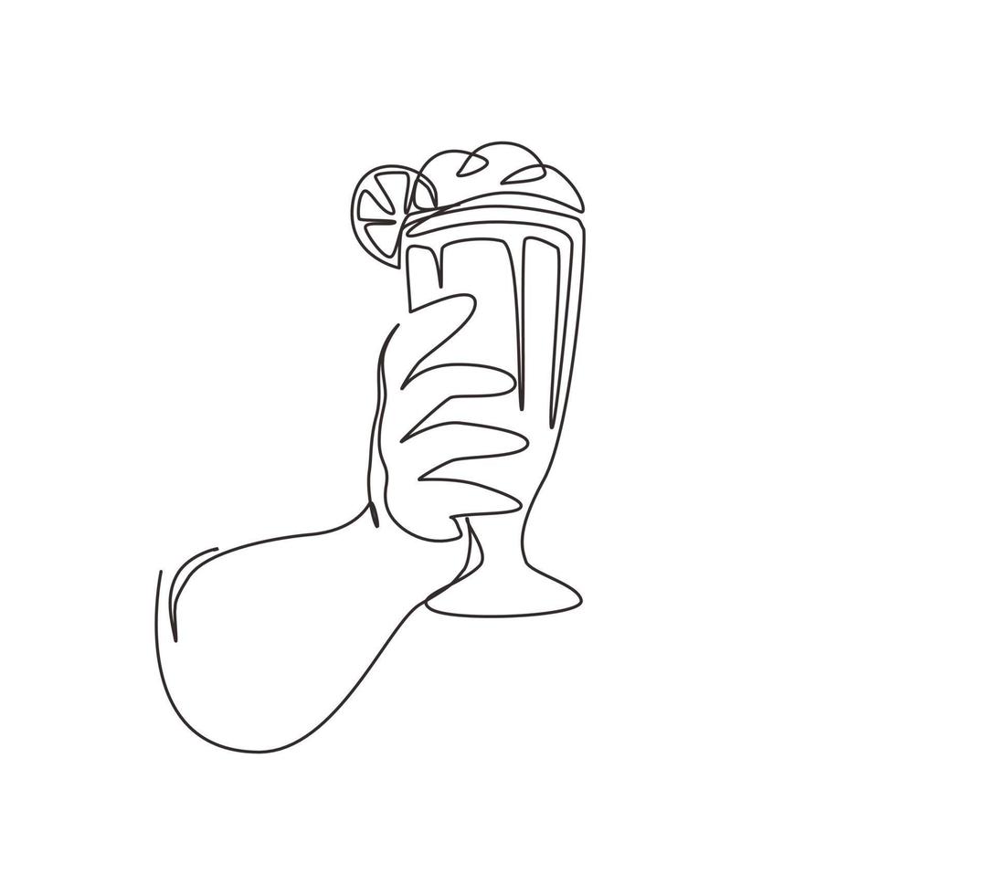 Eine einzige Strichzeichnungshand hält Glasmilchshake mit Schlagsahne. kaltes Erfrischungsgetränk für den Sommer. süßes Getränk. leckeres und leckeres Fast Food. ununterbrochene Linie zeichnen grafische Vektorillustration des Designs vektor