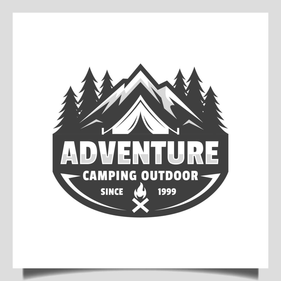 Vintage Mountain Adventure Club Logos und Retro-Vektor-Emblem-Logo-Design des Camping Resorts im Freien vektor