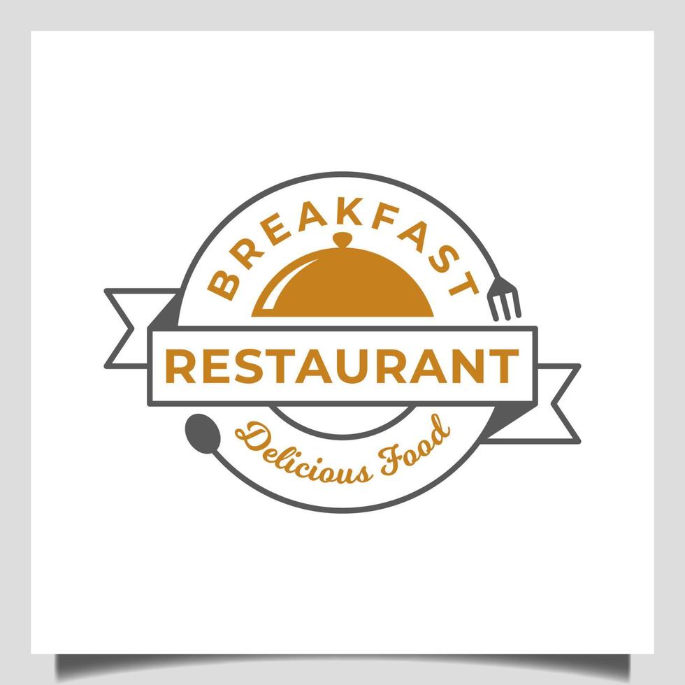 klassisches essen des vintage retro-restaurants mit gabel, löffel und gericht designkonzept emblem logo-vorlage vektor