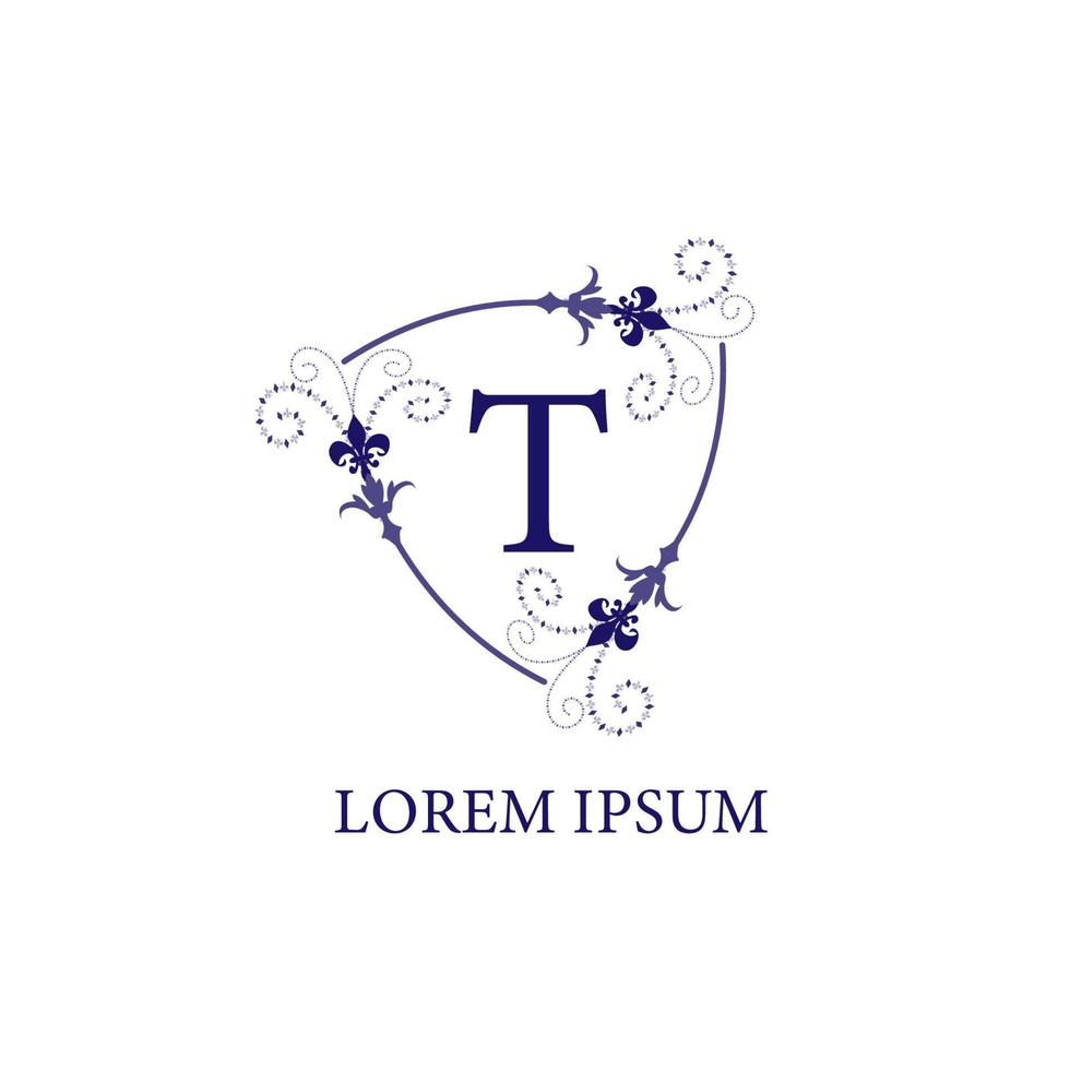 en isolerad på vit bakgrund dekorativ blommig sköld med lilja blomma prydnad. bokstaven t alfabetet initial logotyp formgivningsmall. lila violett färgtema. vektor