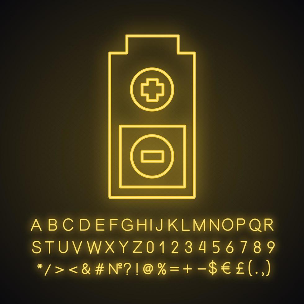 Batterie mit Plus- und Minuszeichen Neonlicht-Symbol. aufladen. Batteriestandsanzeige. leuchtendes zeichen mit alphabet, zahlen und symbolen. vektor isolierte illustration