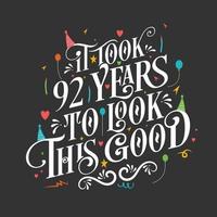 det tog 92 år att se så bra ut - 92 års födelsedag och 92 års firande med vacker kalligrafisk bokstäverdesign. vektor