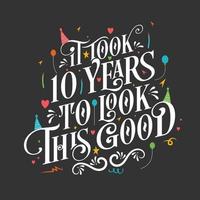 Es hat 10 Jahre gedauert, bis es so gut aussah – 10-Geburtstags- und 10-Jubiläumsfeier mit wunderschönem kalligrafischen Schriftdesign. vektor