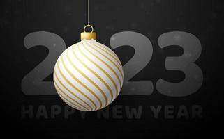 2023 guten Rutsch ins neue Jahr. Luxus-Grußkarte mit einer weißen und goldenen Weihnachtsbaumkugel auf dem königlichen schwarzen Hintergrund. Vektor