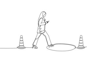 Eine einzige Linie, die eine arabische Geschäftsfrau zeichnet, die per Smartphone auf die Straße geht, hat kein offenes Mannloch gesehen. Frau geht zur Geschäftsfalle. ununterbrochene Linie zeichnen Design-Vektor-Illustration vektor