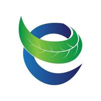 grön och blå bokstav e för ekoföretags logotyp med bladillustration 03 vektor