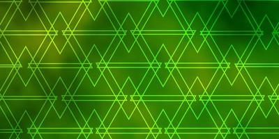 ljusgrön, gul vektormall med kristaller, trianglar. vektor
