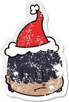 Distressed Sticker Cartoon eines Gesichtes mit Haaren über den Augen mit Weihnachtsmütze vektor