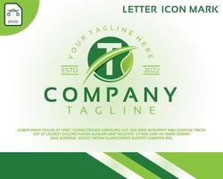 grön eco-logotyp med bokstaven t malldesign vektor