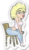 retro nödställd klistermärke av en tecknad kvinna poserar på stol vektor