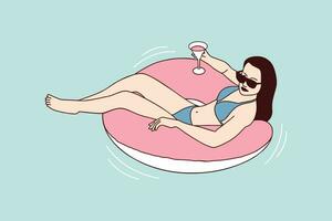 illustrationen einer schönen frau genießen den sommer auf einem aufblasbaren ringpool mit einem cocktail vektor