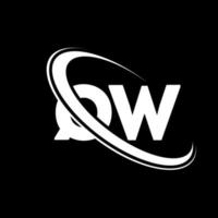 qw-Logo. qw-Design. weißer qw-buchstabe. qw-Buchstaben-Logo-Design. Anfangsbuchstabe qw verknüpfter Kreis Monogramm-Logo in Großbuchstaben. vektor