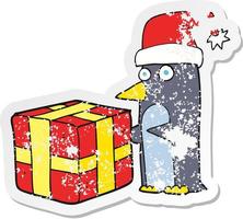 Retro beunruhigter Aufkleber eines Cartoon-Weihnachtspinguins mit Geschenk vektor