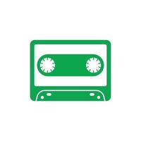eps10 grön vektor kassett fast ikon isolerat på vit bakgrund. audio kassett tejp symbol i en enkel platt trendig modern stil för din hemsida design, logotyp, piktogram, och mobil Ansökan