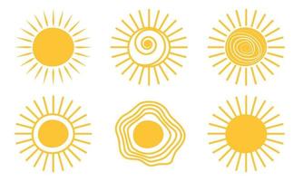 gelbes gekritzel sonnenschein logo symbol sonne. warmer Sternzeichensatz. heiße sonne gekritzel sommer kritzeln handgezeichnete sonnenschein vektorillustration isoliert weiß vektor