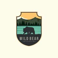 wilder Bär mit Logo-Vektor-Icon-Design im Vintage- und Emblem-Stil. berg, baum, flussschablonenillustration vektor