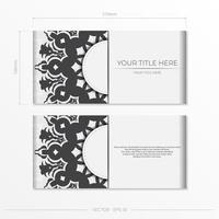 stilvolle Vektorvorlage für druckbare Designpostkarten in weißer Farbe mit luxuriösen griechischen Mustern. Vorbereitung einer Einladungskarte mit Vintage-Ornamenten. vektor