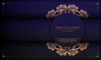 Vektordruckfertiges Einladungsdesign mit luxuriösen Ornamenten. Lila Banner-Vorlage mit griechischen Luxus-Ornamenten für Ihr Design. vektor