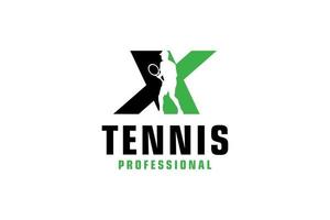 buchstabe x mit tennisspieler-silhouette-logo-design. Vektordesign-Vorlagenelemente für Sportteams oder Corporate Identity. vektor