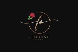 första fo feminin logotyp skönhet monogram och elegant logotyp design, handstil logotyp av första signatur, bröllop, mode, blommig och botanisk med kreativ mall. vektor