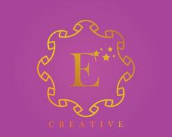 kreatives designlogo, alphabet e 5 sternebuchstabe, etikett, symbol, für verpackung, luxusproduktdesign. gemacht mit Gold auf einem hellvioletten strukturierten Hintergrund. vektor
