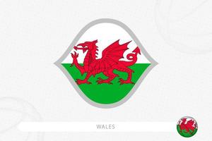 wales-flagge für basketballwettbewerb auf grauem basketballhintergrund. vektor