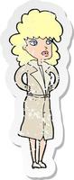 Retro-Distressed-Aufkleber einer Cartoon-Frau im Trenchcoat vektor