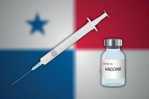 Spritze und Impfstofffläschchen auf unscharfem Hintergrund mit Panama-Flagge vektor