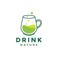 Glasbecher mit Logo der grünen Natur des Getränks vektor