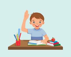 Süße kleine Schülerin mit erhobener Hand, die eine Frage stellt und an ihrem Schreibtisch im Klassenzimmer sitzt vektor