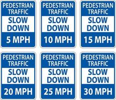 långsam ner fotgängare trafik tecken på vit bakgrund vektor