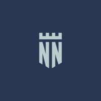 nn-logo-monogramm mit festungsschloss und schildstildesign vektor