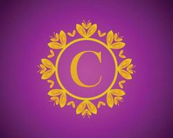 alfabet c lyx logotyp design med guld Färg gradering och guld blad cirkel lämplig för badning, hotell, skönhet och grooming. mot en violett sammet bakgrund. vektor