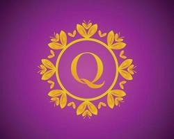 alphabet q luxus-logo-design mit goldener farbabstufung und blattgoldkreis, geeignet für baden, hotel, schönheit und pflege. vor einem violetten Samthintergrund. vektor