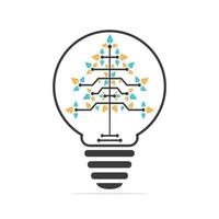 Glödlampa lampa digital jul träd logotyp. teknisk triangel träd vektor mall design.